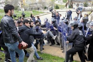 Kocaeli &Uuml;niversitesi'nde nevruz kutlamasına m&uuml;dahale: 10 g&ouml;zaltı