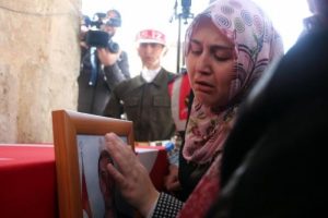 Kahramanmaraşlı uzman &ccedil;avuşu binlerce kişi uğurladı