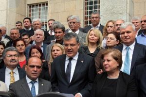 CHP'liler, Erdoğan ve Davutoğlu hakkında su&ccedil; duyurusunda bulundu