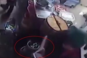 T&uuml;p&uuml; devirdi: Restoranı k&uuml;le &ccedil;evirdi