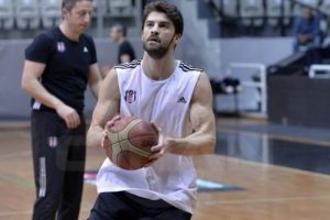 Beşiktaş'ta, Fenerbah&ccedil;e derbisinin hazırlıkları s&uuml;r&uuml;yor