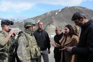 HDP'li grubun Y&uuml;ksekova'ya girişine izin verilmedi
