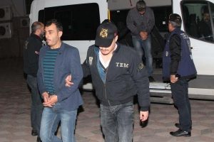 Manisa'da PKK operasyonu 12 g&ouml;zaltı