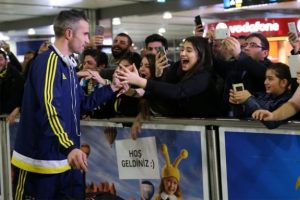 Fenerbah&ccedil;e, Bakambu'yu RvP'nin yerine d&uuml;ş&uuml;n&uuml;yor