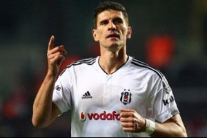Beşiktaş, Gomez'e stadın a&ccedil;ılışından sonra s&ouml;zleşme imzalatacak