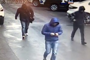 1.5 milyonluk soygun: &Uuml;nl&uuml; doktorun eşini bağlayarak kasanın şifresini &ouml;ğrendiler