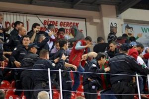 Karşıyaka taraftarına Cumhurbaşkanı Erdoğan'a hakaretten soruşturma a&ccedil;ıldı