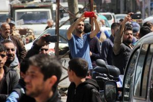 Bombayı g&ouml;r&uuml;nt&uuml;lemek i&ccedil;in yarıştılar