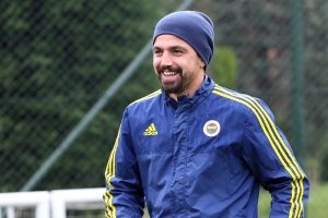 Fenerbah&ccedil;e, yaptığı antrenmanla Osmanlı hazırlıklarını s&uuml;rd&uuml;rd&uuml;