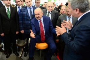Bakan M&uuml;ezzinoğlu'ndan sağlık fuarında ter&ouml;r mesajı