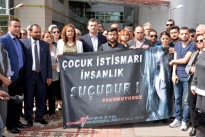 Mersin'de CHP Gen&ccedil;lik Kolları Ensar Vakfı hakkında su&ccedil; duyurusunda bulundu
