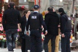 Turistin dalgınlığı polisi alarma ge&ccedil;irdi