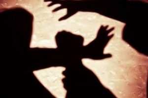 &Ouml;ğretmen erkek &ccedil;ocuklara cinsel istismardan tutuklandı