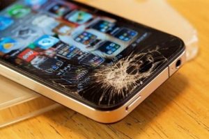 Telefon ekranınızdaki &ccedil;izikleri yok etmenin yolu!