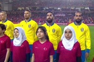 İsve&ccedil; geniş &ouml;nlemlerle gitti...