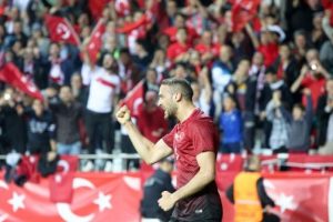Cenk Tosun: "Attığım gollere sevinemiyorum"