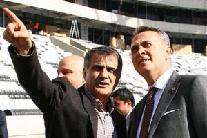 Cefa &ccedil;eken Beşiktaşlı taraftarlara &ouml;zel uygulama