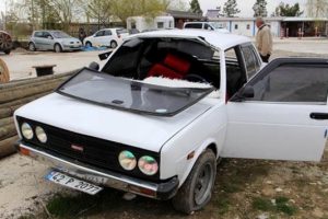 150 kiloluk danayı otomobille &ccedil;almaya kalkıştılar