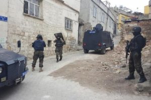 Siirt'te PKK operasyonu: 10 g&ouml;zaltı