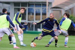 Fenerbah&ccedil;e &ccedil;alışmalarını s&uuml;rd&uuml;r&uuml;yor