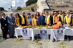 Lions'ların m&uuml;lteciler i&ccedil;in hazırladığı &ccedil;antalar Bodrum'da