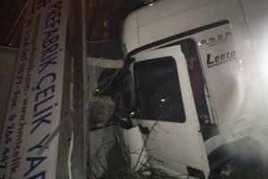 Direksiyon başında kalp krizi kaza getirdi