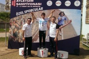 Bursalı &ouml;zel sporcular madalyayla d&ouml;nd&uuml;