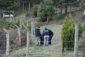 Mezar kazılırken el bombası bulundu