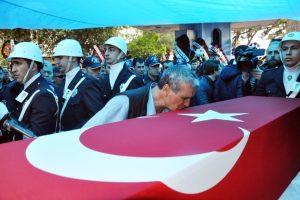 İzmir şehidini son yolculuğuna uğurladı