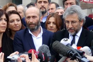 Can D&uuml;ndar ve Erdem G&uuml;l'den a&ccedil;ıklama