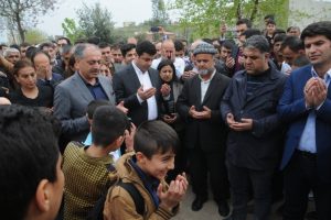 Demirtaş ter&ouml;rist mezarı başında dua etti