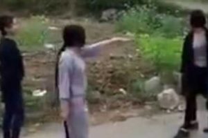 Gen&ccedil; kızların satırlı kavgası şoke etti