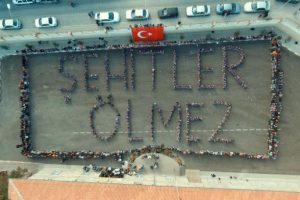 Nevşehir Lisesi'nde bin kişi ile 'Şehitler &Ouml;lmez' koreografisi