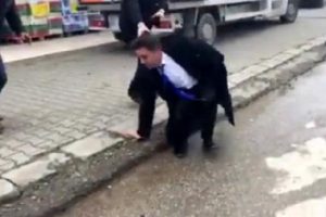 CHP İl Başkanı'na sokak ortasında saldırdılar