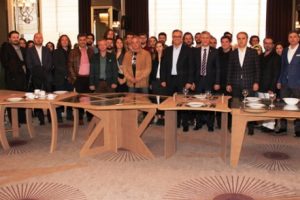 Bursa'da &ouml;ğrenciler, tasarladıkları masalarla ilk h&uuml;nerlerini sergilediler