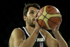 Beşiktaş'a derbi &ouml;ncesi k&ouml;t&uuml; haber