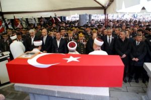 Uzman &Ccedil;avuş Mustafa Şahin son yolculuğuna uğurlandı