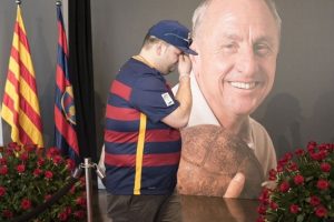 Camp Nou'da Cruyff'a saygı t&ouml;reni!