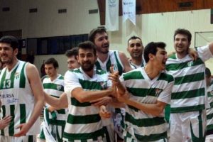 Bursaspor, sezonu lider tamamlamayı garantiledi