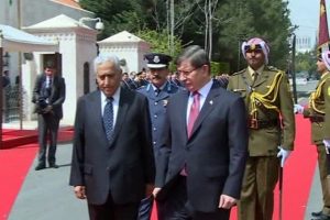 Davutoğlu &Uuml;rd&uuml;n'de resmi t&ouml;renle karşılandı