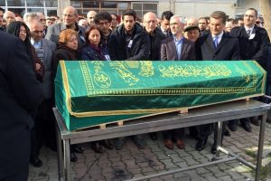 Zafer Ko&ccedil; g&ouml;zyaşlarıyla toprağa verildi