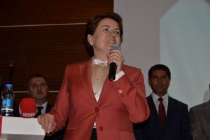 Akşener: "Ka&ccedil; kilo ettiğimi g&ouml;rmeye hazırım"