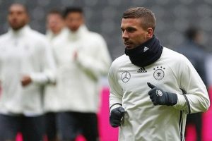 Podolski, Almanları ikiye b&ouml;ld&uuml;!