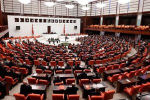 Tartışmalı 2 tasarı Meclis'ten &ccedil;ekildi
