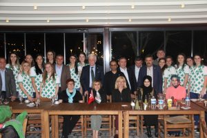 Şampiyon kadın voleybolcular başarılarını &Ccedil;ubuklu Et'de kutladı...