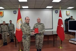 Orgeneral Akar'dan o askere "&Uuml;st&uuml;n Cesaret ve Feragat Madalyası"
