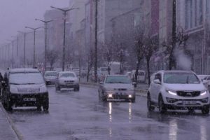 Doğu'da kuvvetli kar yağışı var