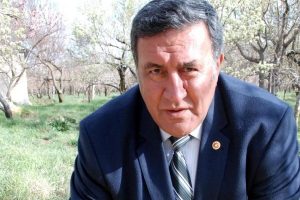 CHP'li G&uuml;rer: Aracı sistemi, elma &uuml;reticisini mağdur ediyor