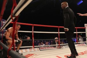 Chris Eubank ringe girip hayat kurtardı