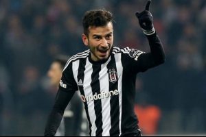 Sosyal medya Oğuzhan &Ouml;zyakup y&uuml;z&uuml;nden karıştı!